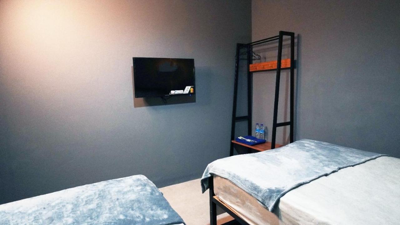 Hostel 18 Pasangan Butuh Surat Nikah Bandung Exteriér fotografie